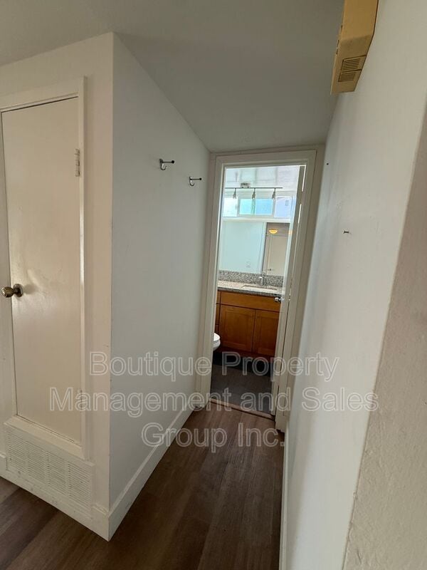 Building Photo - 11086 El Amarillo Ave