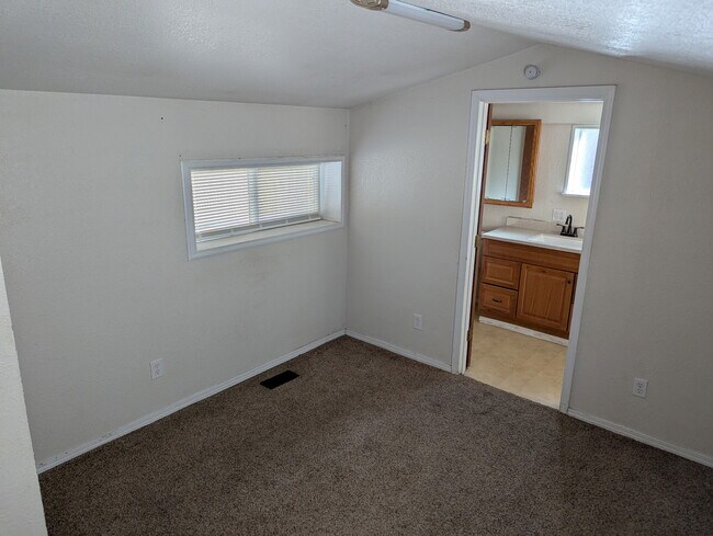 Building Photo - 2810 Lakeview Ave
