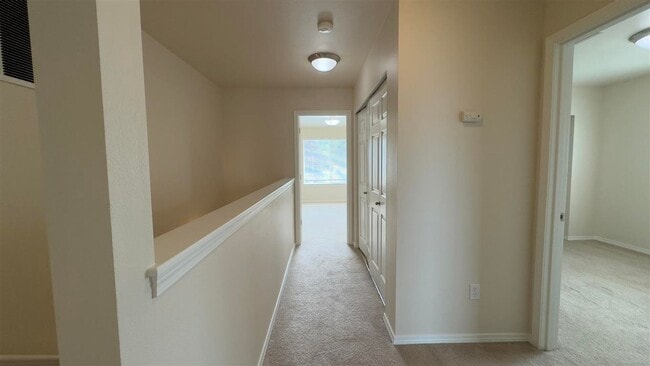 Building Photo - 3 Bedroom, 2.5 Bathroom house!!