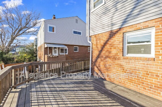 Building Photo - 3918 Usher Ave