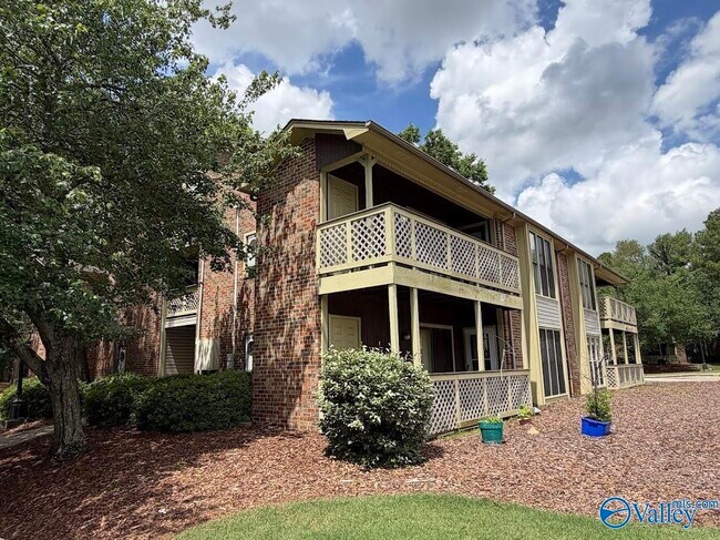 Building Photo - 4947 7 Pine Cir