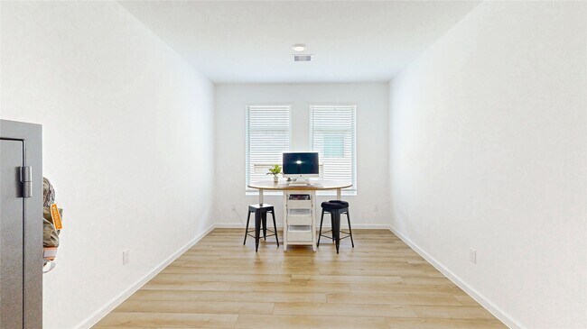 Building Photo - 711 Hooks Trl