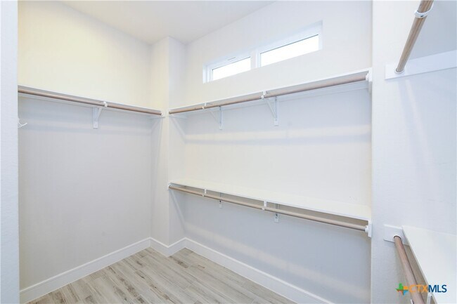 Building Photo - 114 High Point Cir
