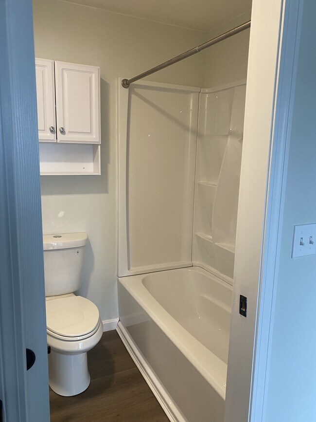 Building Photo - 60 Fox Ln