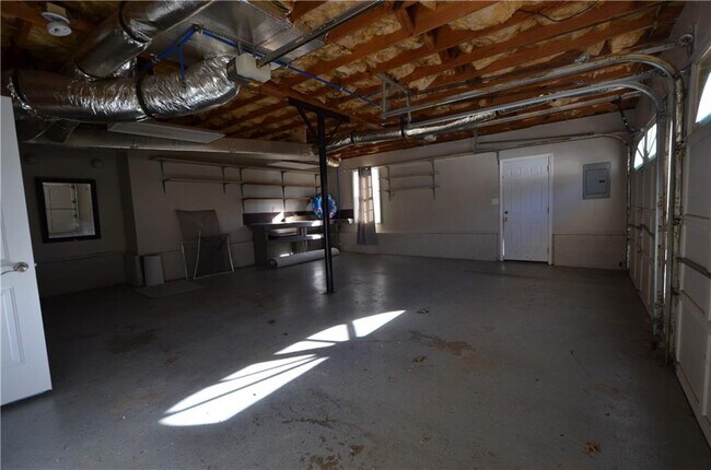 Building Photo - 140 Stewart Dr