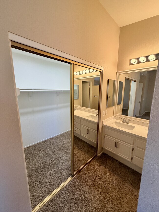 Building Photo - 4238 Brookside Dr