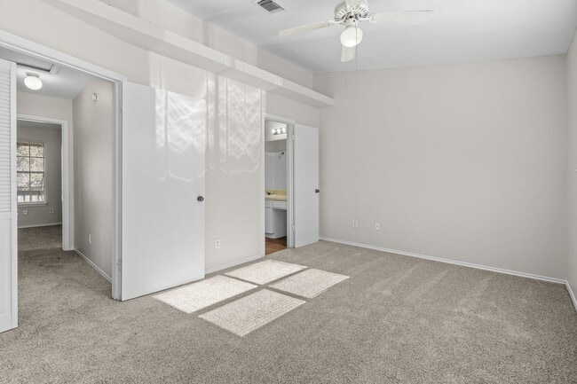 Building Photo - River Crossing ATX - Townhome - 2bd/2.5ba - W/D - Close to Downtown - $1395