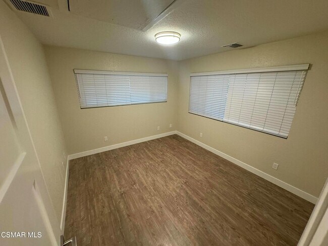 Building Photo - 2049 Sebring St