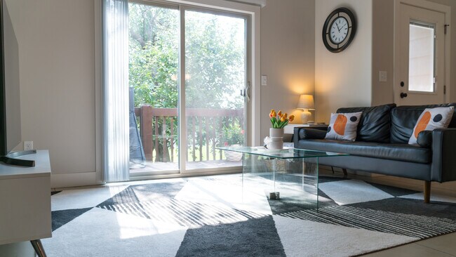 Living Area - 902 W Onewood Pl