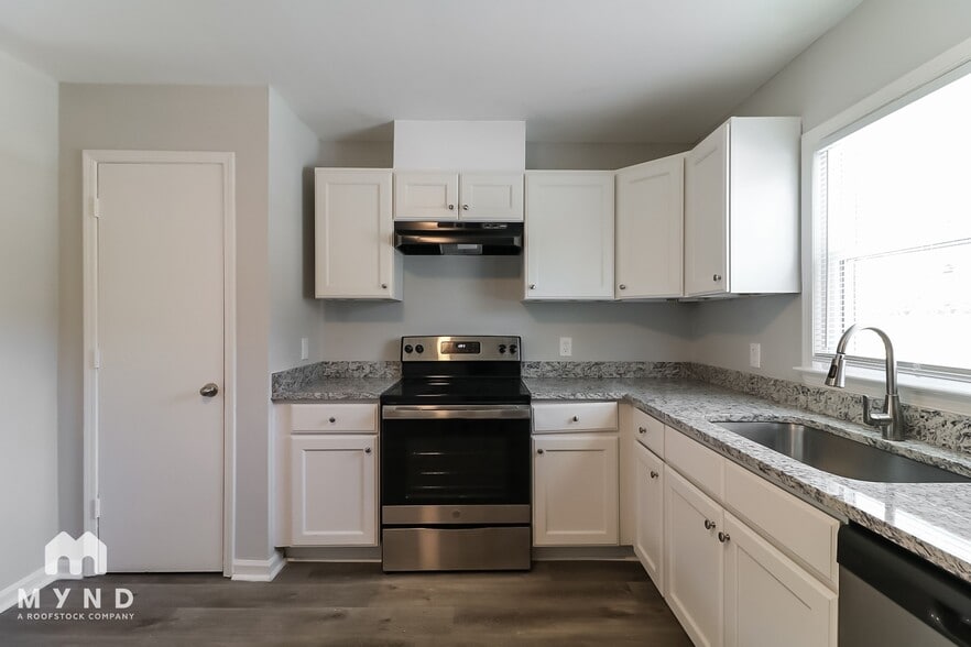 Building Photo - 7132 Cornwallis Rd