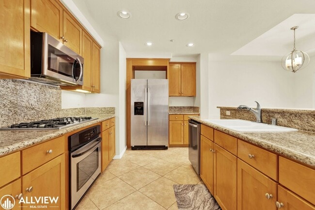 Building Photo - Rare 3-Story Hillcrest Townhome | 3BR/3BA ...