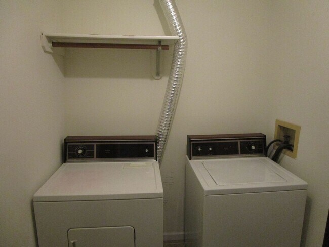 Building Photo - 2412-2414 Calder Ct.