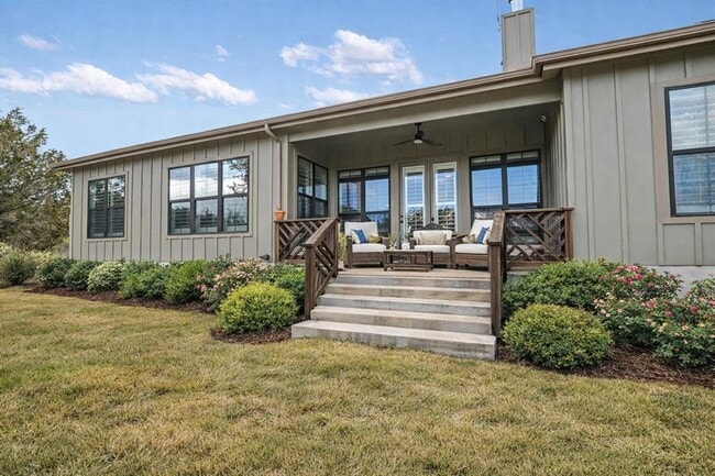 Building Photo - 935 Wesley Ridge Dr