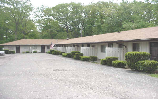 Building Photo - 11655 Pearl Rd