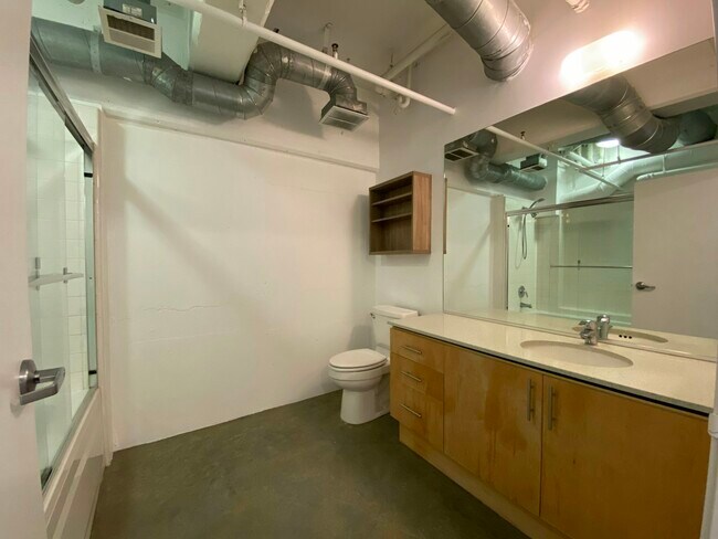Building Photo - 1130 Flower St