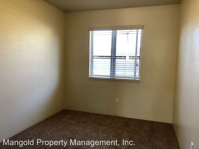 Building Photo - 904 Acosta Plaza