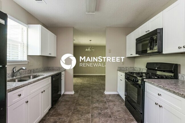 Building Photo - 3 Bedroom Pet-Friendly Home in Hampton, GA with Main Street Renewal
