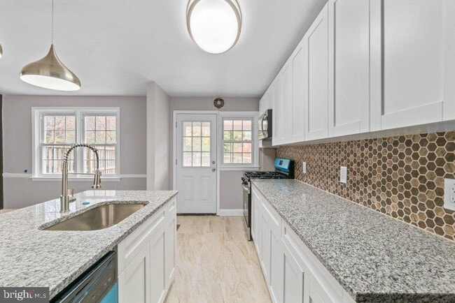 Building Photo - 131 Stanmore Rd