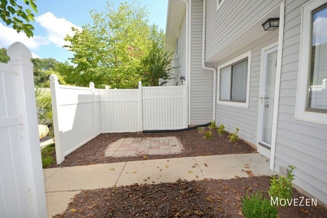 Building Photo - 7223 Sandy Creek Dr