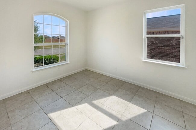 Building Photo - 163 Kennedy Dr
