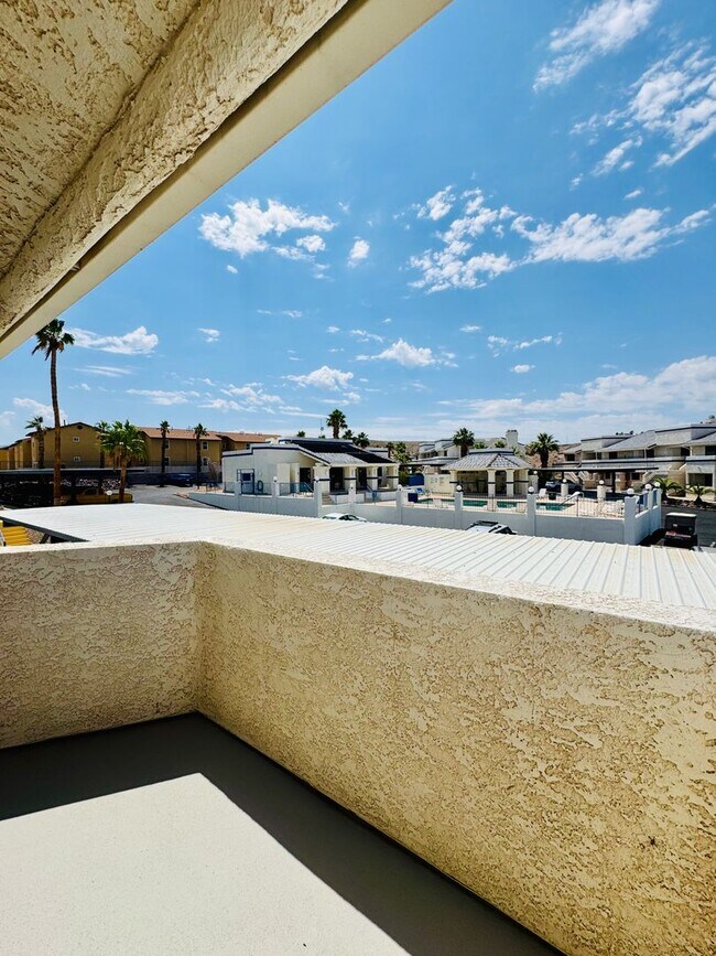 Building Photo - 3-Bedroom Condo with Spectacular Views in ...