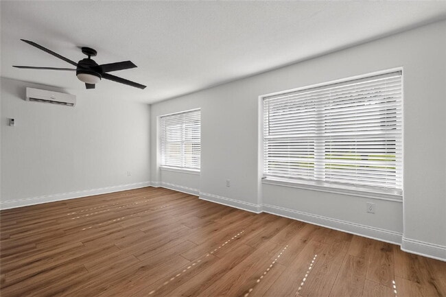 Building Photo - "Fully Remodeled 4-Bedroom Luxury Home Backing to a Greenbelt with Two Primary Suites!"
