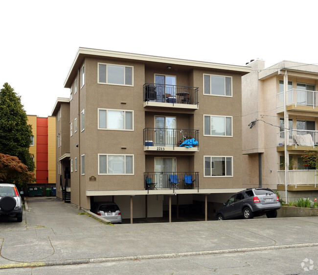 Primary Photo - Karina Apartments