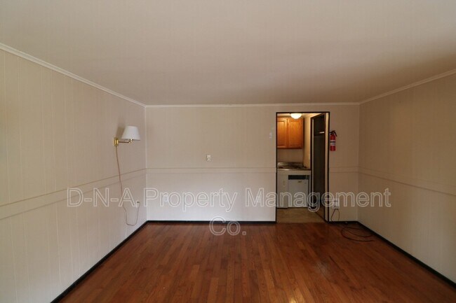 Building Photo - 108 3rd St