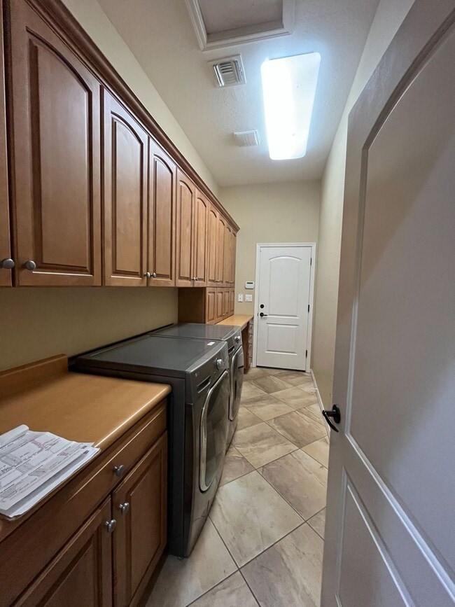 Building Photo - 13283 W Micheltorena Ct