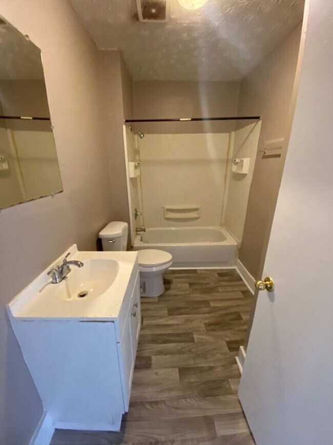 Building Photo - Located near Schools and Shopping. Ask about our "Move-In-Special".