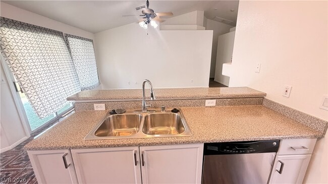 Building Photo - 6263 Dalbergia Ave