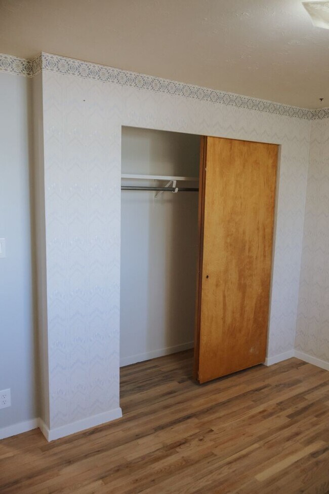 Building Photo - Charming 5 Bed, 2 Bath Home in Blackfoot, Idaho!