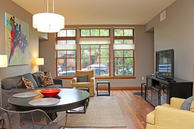 Building Photo - 2335 NW Raleigh St