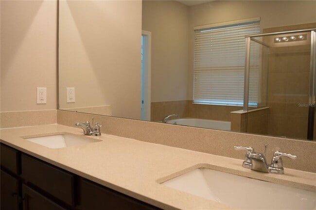 Building Photo - 8112 Summerlake Groves St