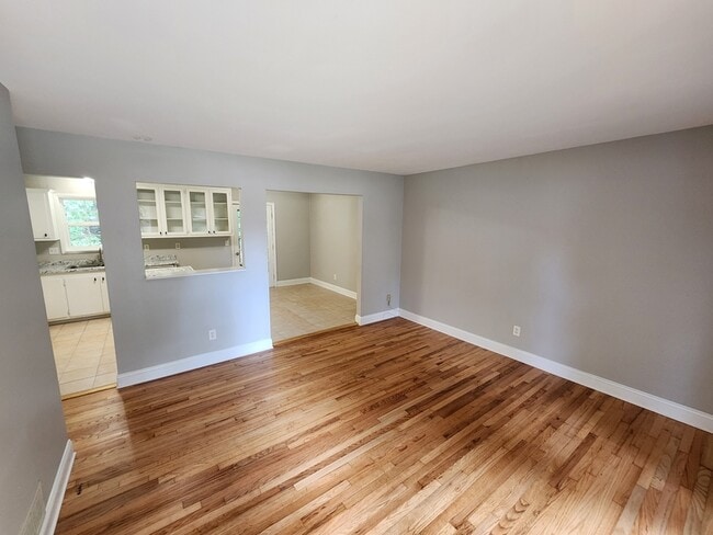Building Photo - 829 E Glochester Pl NW