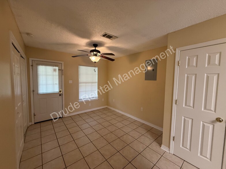 Building Photo - 508 Cedar Ln
