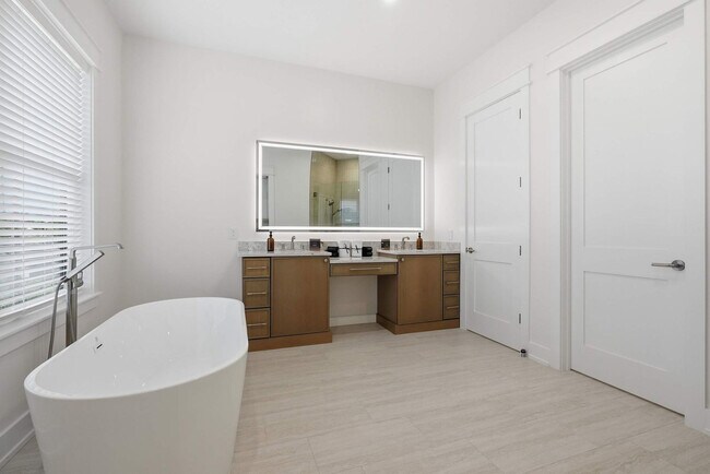 Building Photo - 304 Palm Beach Dr