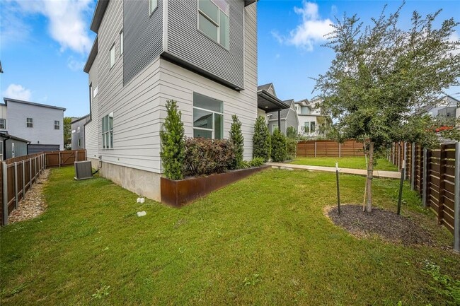 Building Photo - 5804 Toscana Ave