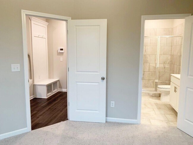 Building Photo - 6023 Skellig St