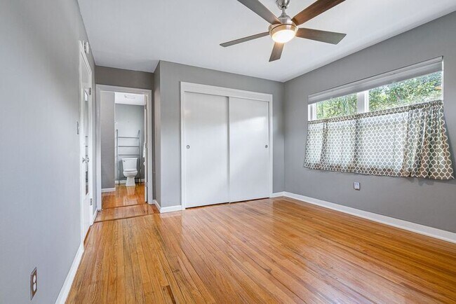 Building Photo - 5600 Tangerine Ave S