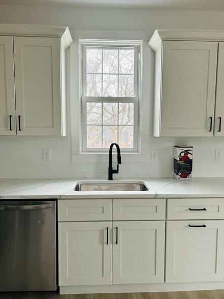 Building Photo - 24 Elmwood Ave