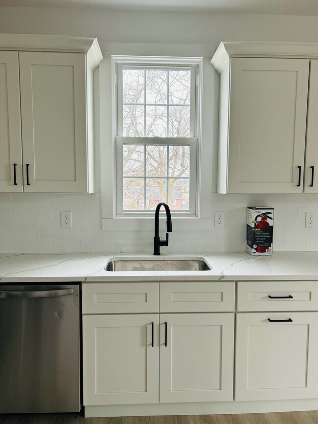 Building Photo - 24 Elmwood Ave