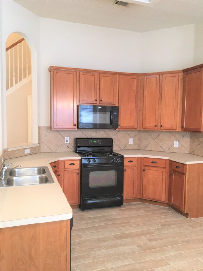 Building Photo - 2214 Valley View Crossing