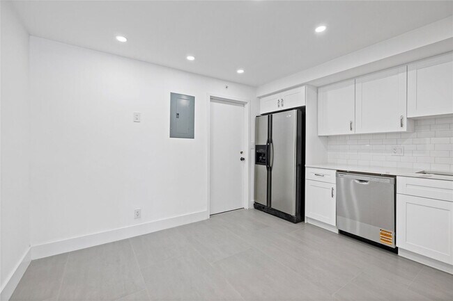 Building Photo - 1360 S Ocean Blvd