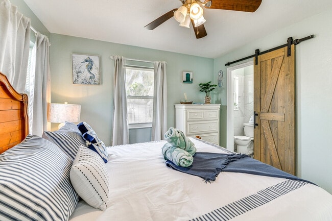 Building Photo - 340 78th Ave