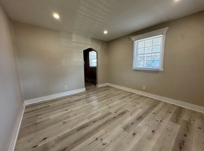 Building Photo - CENTER TOWNSHIP! **** SECTION 8 ****
