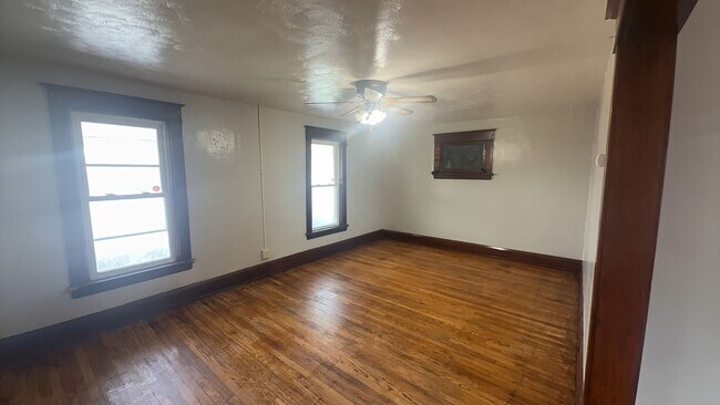 Building Photo - 743 Forsythe St