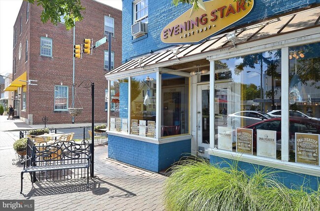 Building Photo - 811 N Columbus St