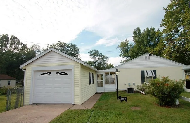 Building Photo - Don't miss out on this beautiful home!