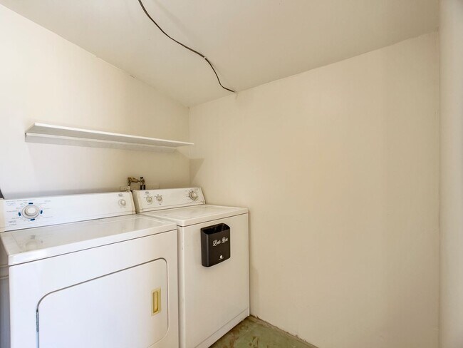 Building Photo - 1913 E El Parque Dr